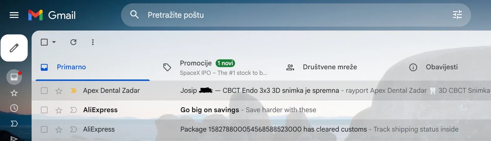 Gmail inbox s porukom od Apex Dental Zadar